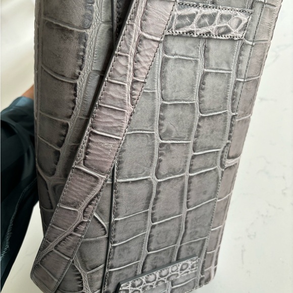 Givenchy - Picture 3 of 6